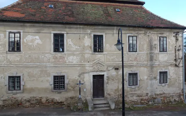 Záchrana charitního střediska v Maršovicích před dřevomorkou