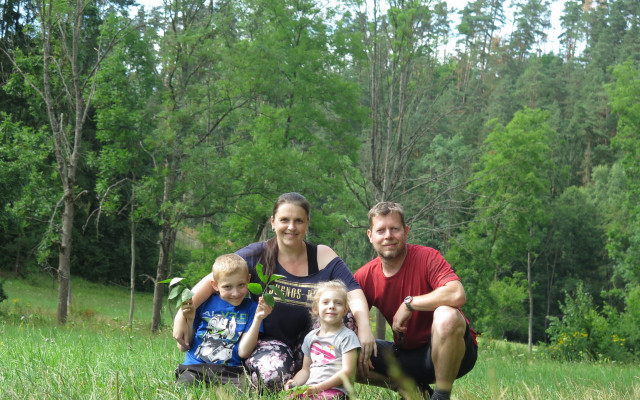 Pomoc Peti, Adélce a Ondráškovi, rodině hasiče, který je náhle opustil