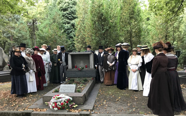 Oprava pomníku MUDr. Františka Veselého a jeho ženy Marie Calmy