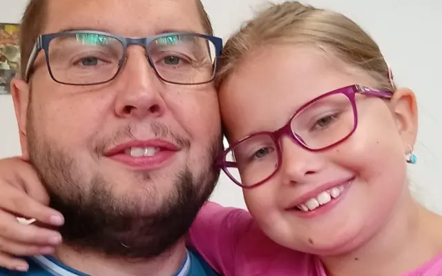 Magdalenka s tatínkem zůstali sami, pomozme jim překonat to nejtěžší období
