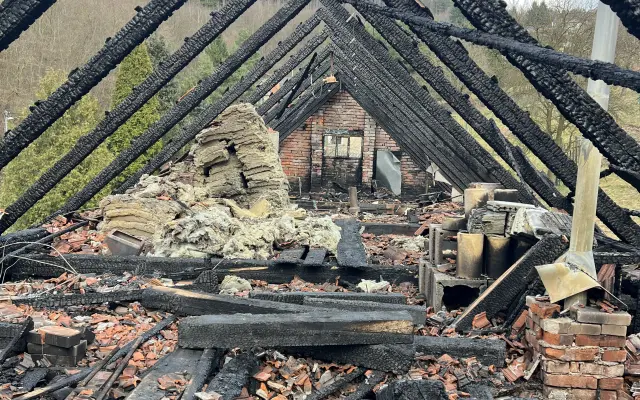 Střecha nad hlavou se proměnila v popel - Pomozme Jirkovi "Bojdovi" opravit dům