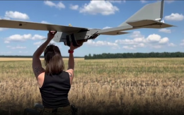 Auta pro Karolínu - českou dronařku v UA