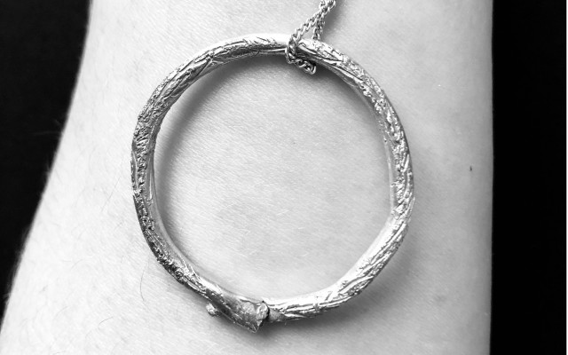Stříbrný šperk - Amulet Kruh