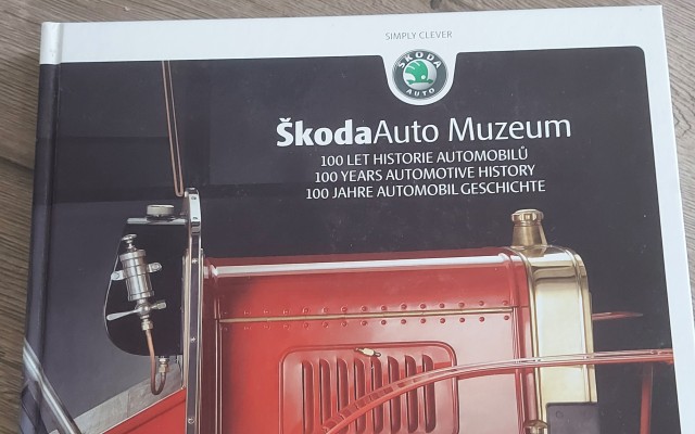 Kniha Škoda Auto muzeum o historii