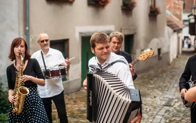 Lekce na hudební nástroj