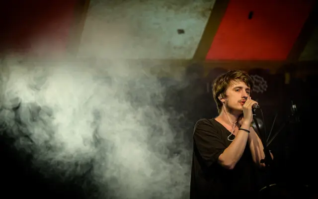 Káva a komentovaná prohlídka místa umístění Pomníku lhostejnosti s manažerem komunikace Platformy Petrem Schovánkem