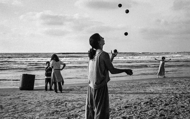 1x podepsaná kniha Burning Love a sběratelská fotografie  dle vlastního výběru