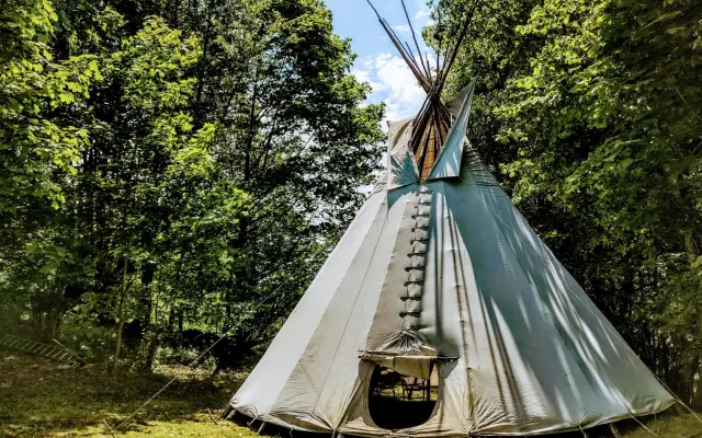 Přespání pro celou rodinu v teepee