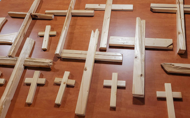 Dřevěný kříž cca 70x50 cm