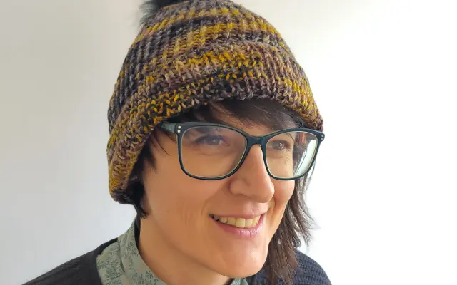 Pletený kulich z ručně barvených přírodních přízí