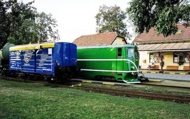 Reklamní lak na brzdícím voze