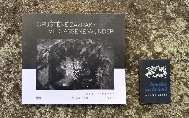 Chci knížku „Opuštěné zázraky“ a k ní vzácnou Martinovu sbírečku poezie ● Ich will das Buch „Verlassene Wunder“ und Martins seltene Gedichtsammlung