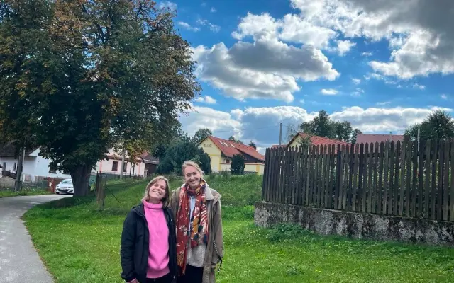Komentovaná prohlídka s doprovodnou mapou k inscenaci a tvůrčím týmem ( Natálkou a Barunkou )