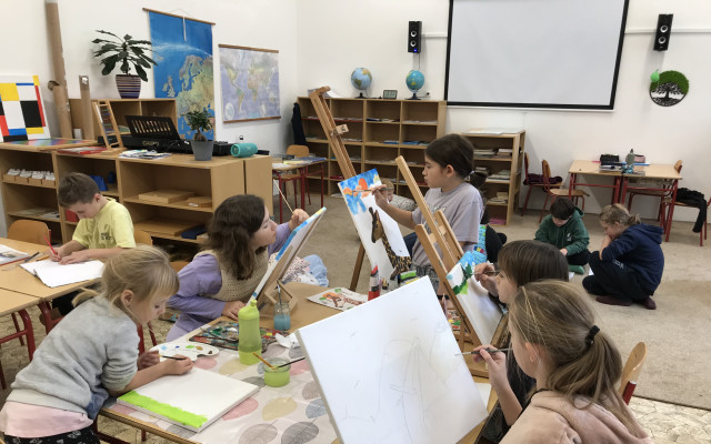 jednodenní návštěva/pozorování v 2. trojročí Montessori s pozváním na oběd uvařený žáky