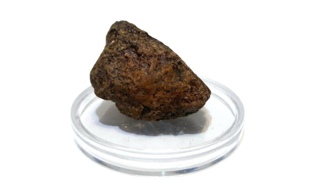 Podepsaná kniha s kamenným meteoritem