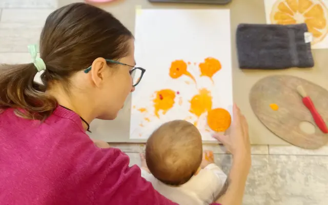 Kniha Emilka a botanická zahrada a volný vstup na lekci MessyPlay plnou senzorického objevování a tvoření