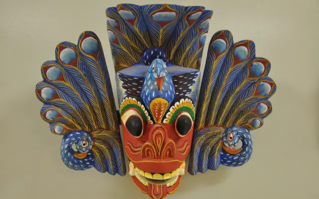 Tradiční srílanská maska Raksha