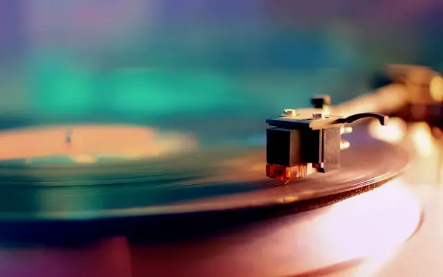 LP vinyl "Dneska mě nic nebolí" s věnováním a podpisy aktérů včetně poštovného - PODMÍNĚNO POČTEM ZÁJEMCŮ