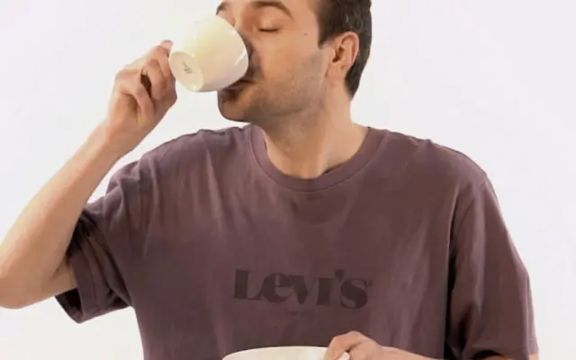 Kafe ke snídani ve studiu