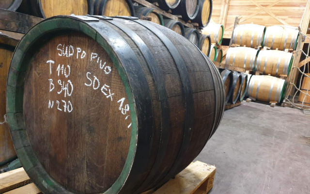 Láhev historicky první Whiskáčové Whisky