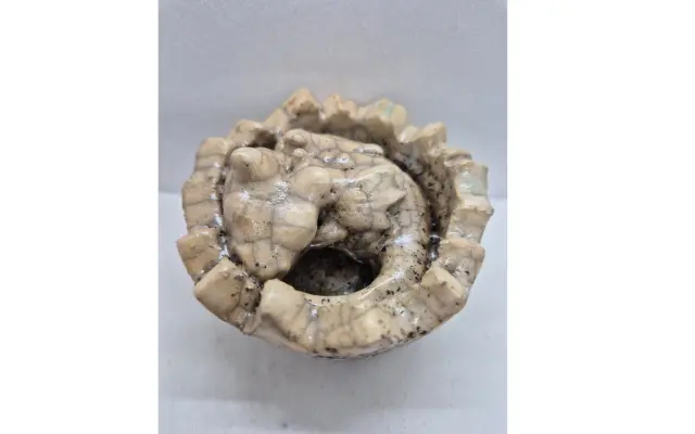 Keramický "popraskaný" spící dráček