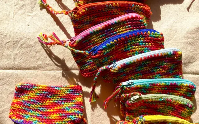 |Háčkovaná peněženka