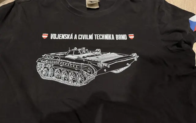 Tričko s motivem vojenské techniky