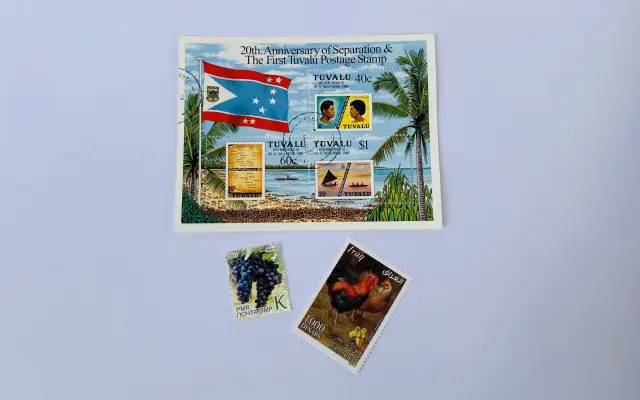 Kniha + vzácné poštovní známky z Tuvalu