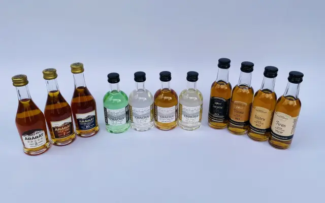 Kniha + malá lahvička tradičního nápoje