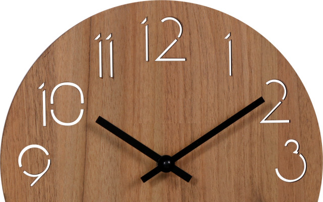 Dřevěné hodiny na stěnu