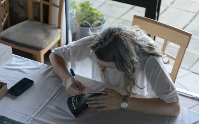 Oba díly knihy "Pavlínko vyprávěj" s podpisem a věnováním