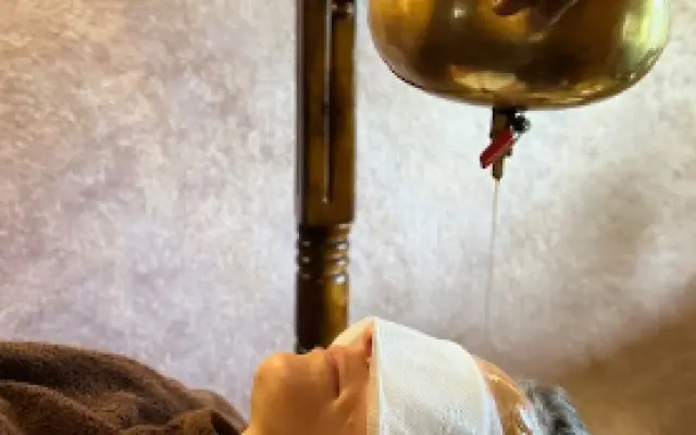Shirodhara a marmová masáž (60 minut)