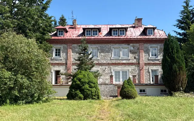 🏡 Jméno na čestné tabuli dárců ve vile