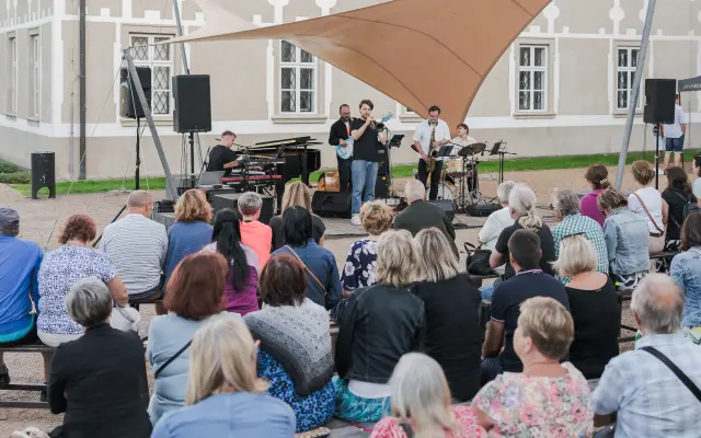 Lístek na křest + digitální album s předstihem