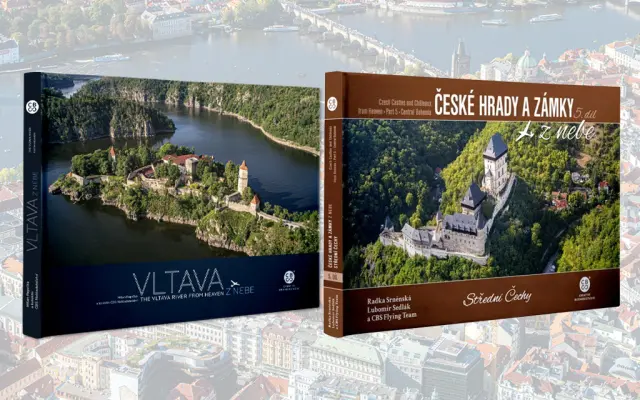 1× Kniha Vltava z nebe + 1× Kniha z edice "hrady a zámky z nebe"