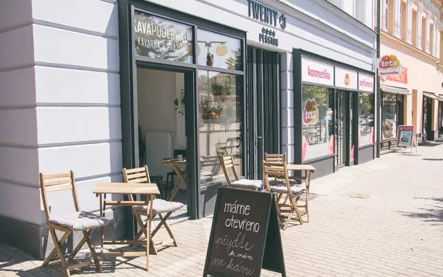 Konzumace v kavárně Amáres