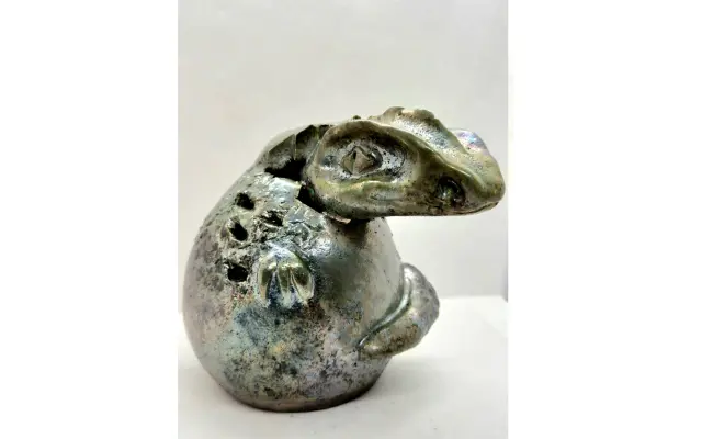 Zeleno-bronzový keramický drak