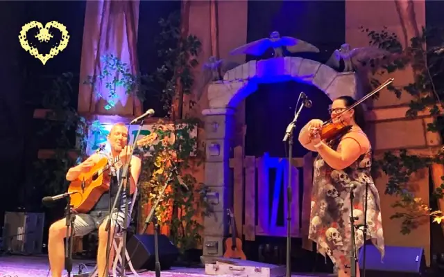 Poděkování na bookletu, křtu, v titulcích + bytový koncert