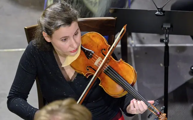 Lekce hry na housle s koncertní mistryní Magdalenou Malou & 2x vstupenky na 3 koncerty Musica Florea Bohemia 2026 / Violin lesson with concertmaster Magdalena Malá & 2 tickets to 3 Musica Florea Bohemia 2026 concerts