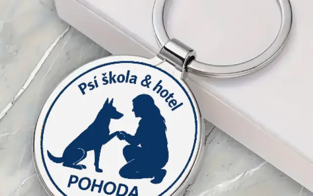 Klíčenka s logem, ručně psaný dopis a velké poděkování