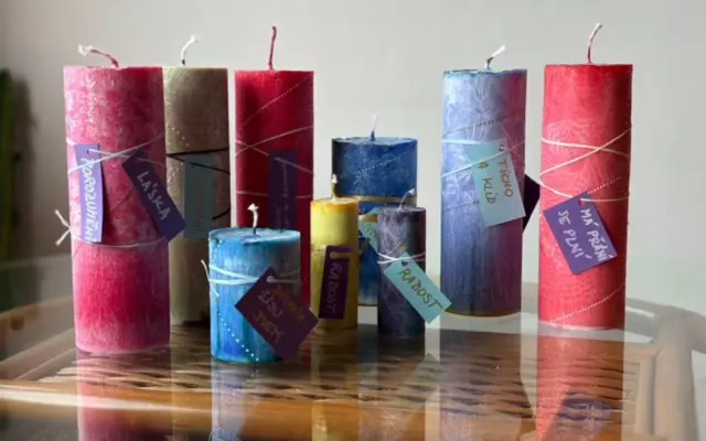 Ručně vyráběná valentýnská svíčka se záměrem LÁSKY od porodní asistentky Báry