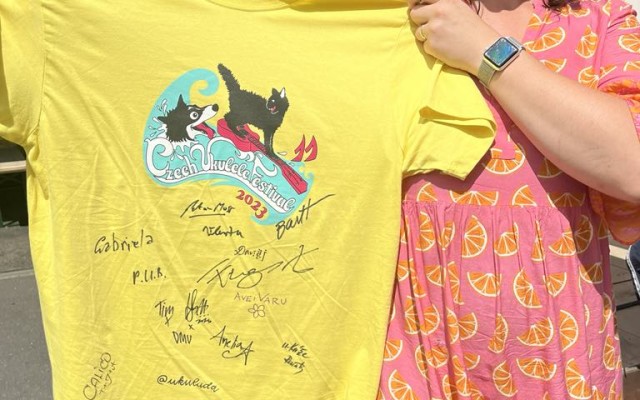 Tričko 11. Czech ukulele festival s podpisy interpretů 2023 / T-shirt 11. Czech ukulele festival with signatures of performers 2023