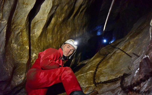 Hasičský průzkum jeskyně Moravského krasu pro dvě osoby