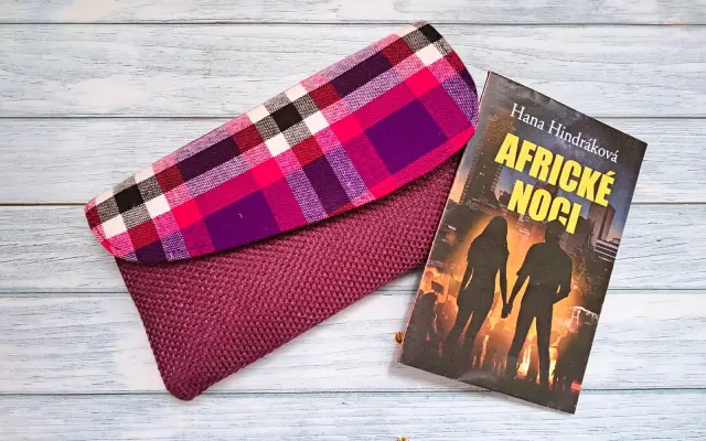 NOVÁ ODMĚNA: Kniha Africké noci + originální africké psaníčko (pouze 1 kus!)