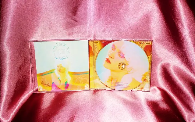 Podepsané CD Josei + samolepky Josei (anchored)