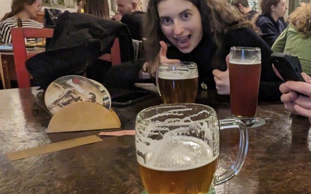 Pivo! Kafe nůžky Souhra nehod