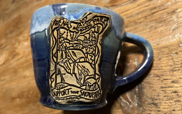 Hrnek s obrázkem parku - modrý