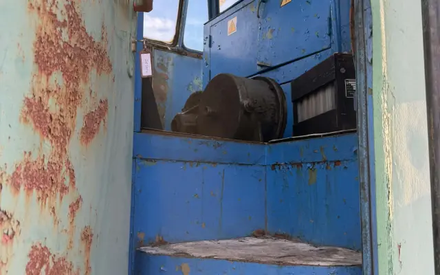 💛 Vlastní štítek – erb, znak nebo logo uvnitř lokomotivy