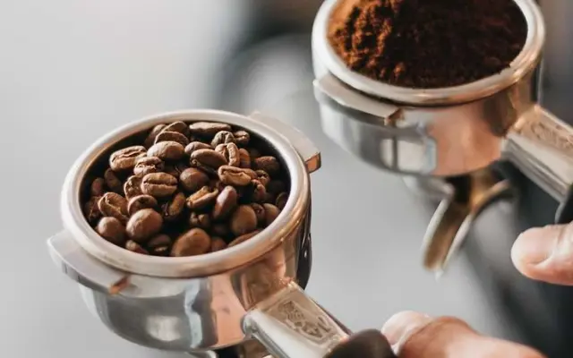 ☕☕☕ Voucher na 15 espress plus sladkou dobrotu k prvnímu a druhému espressu