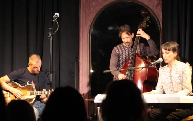 1x vstupenka na křest v Hradci Králové